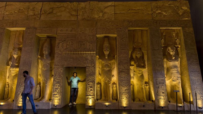 Exhiben réplicas de los templos de Ramsés II en Sevilla