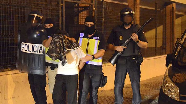 Telediario 1 - Detenido en Melilla un hombre que captaba mujeres para DAESH