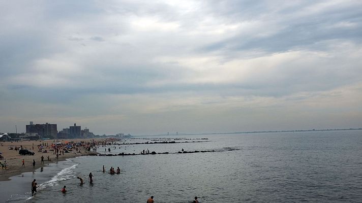 El tiempo - Chubascos fuertes en levante y mucho calor en los valles y en Canarias