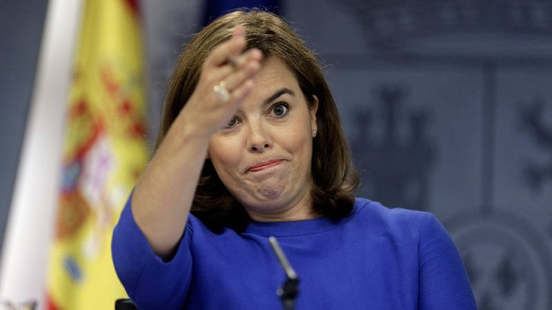 La vicepresidenta reprocha a Colau su política de gestos en lugar de trabajar por el empleo