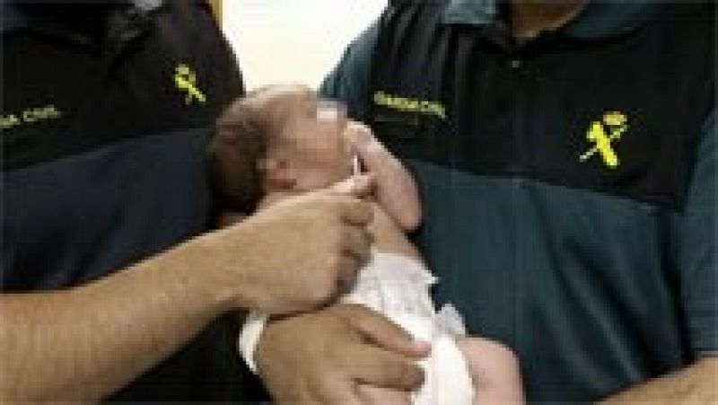 Investigan si la madre que abandonó a su bebé en un contenedor se deshizo de otro hace dos años