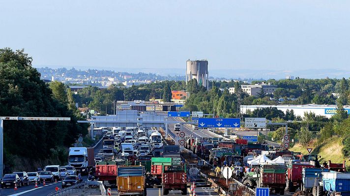 Telediario 1 - Proponen desviar a los camiones a las vías rápidas para reducir los accidentes