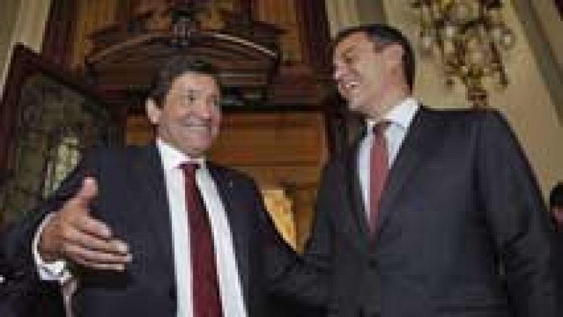 El socialista Javier Fernández toma posesión en su segunda legislatura como presidente