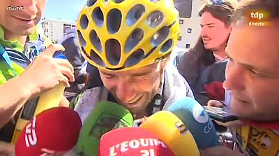 Alejandro Valverde (Movistar) se emocion nada ms cruzar la meta del Alpe D'Huez y con el tercer puesto en el Tpur de Francia asegurado dijo que es lo que ha "perseguido" toda su vida. "Esto es muy grande, lo que he perseguido toda mi vida. He sufri
