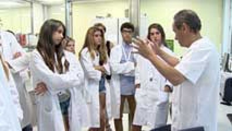 Diecisiete adolescentes se convierten en asesores de médicos e investigadores en un innovador consejo científico