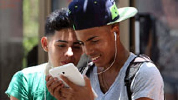 Los cubanos estrenan sus nuevas zonas WiFi