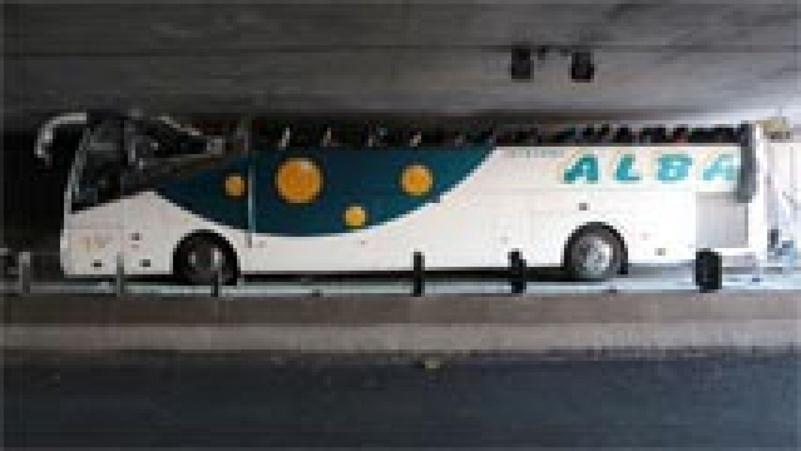 La Fiscalía francesa imputa al conductor del autobús accidentado en Lille