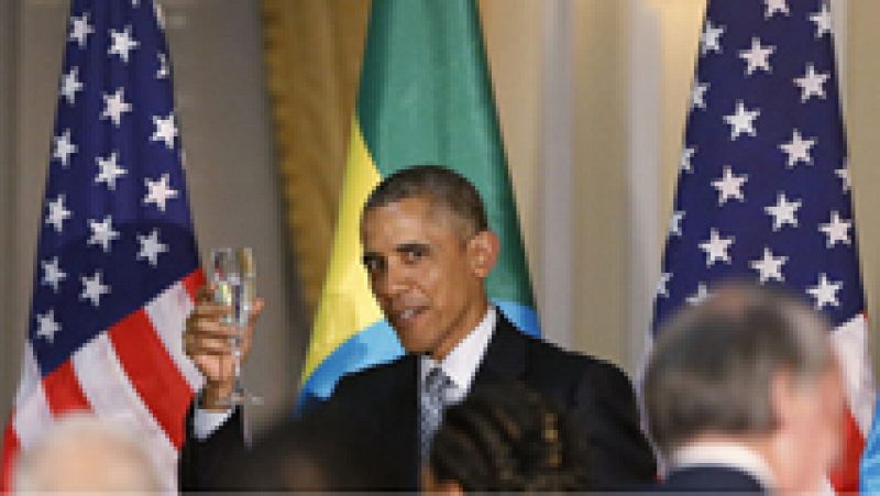 Obama, de visita en Etiopía, pide más democracia para África