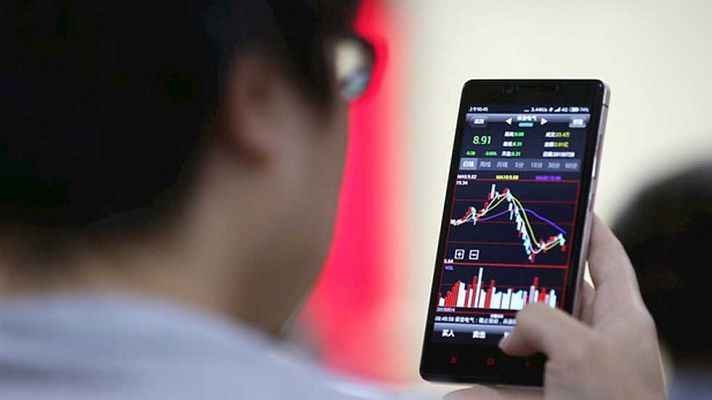 Telediario 1 - La Bolsa de Shanghái cierra con una caída del 1,68% tras el desplome sufrido el lunes