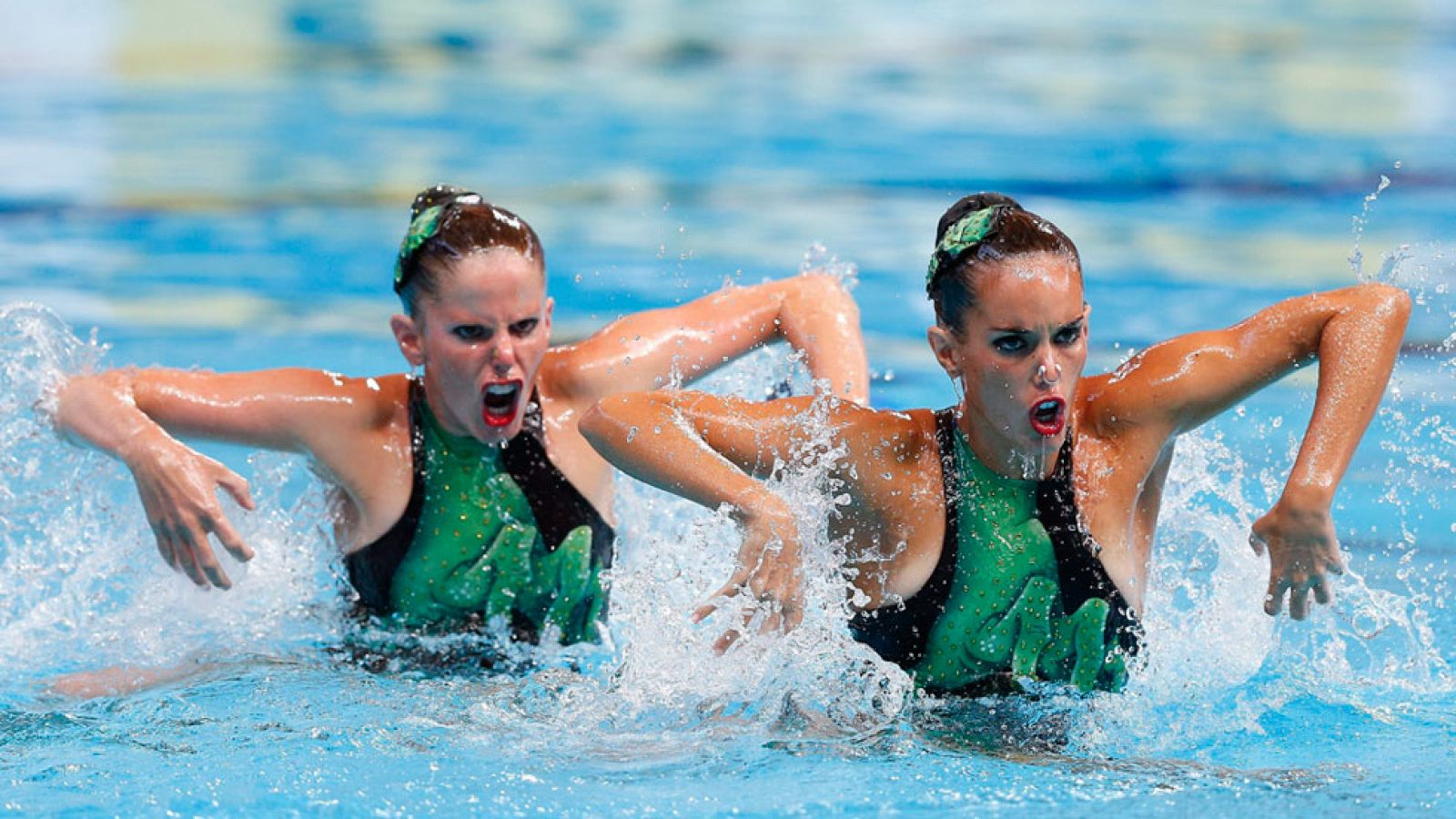 Svetlana Romashina y Natalia Ishchenko volvieron a situar al equipo ruso en lo más alto (97,2667 puntos), esta vez en la rutina libre de dúo, donde China fue segunda (95,4667), Japón, tercera (93,5333) y las españolas Ona Carbonell y Paula Klamburg repitieron el quinto puesto.La diferencia entre Rusia y China se cifra en 1,8 puntos. La lucha estará en el último escalón del podio, donde Japón y Ucrania están separadas por medio punto. España está a 1,3 del podio y a 5,5 de la cabeza, una diferencia abismal.
