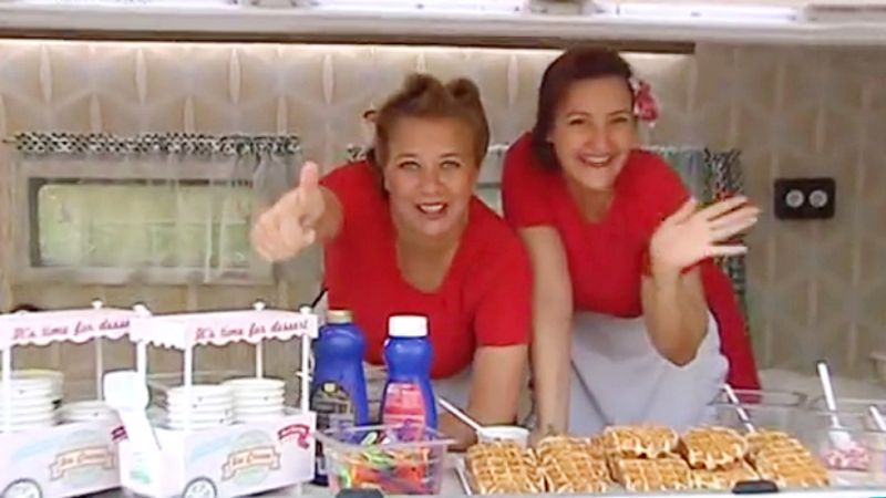 Espa�a Directo - �The Rolling Caravan arrasa en las playas de Gand�a!