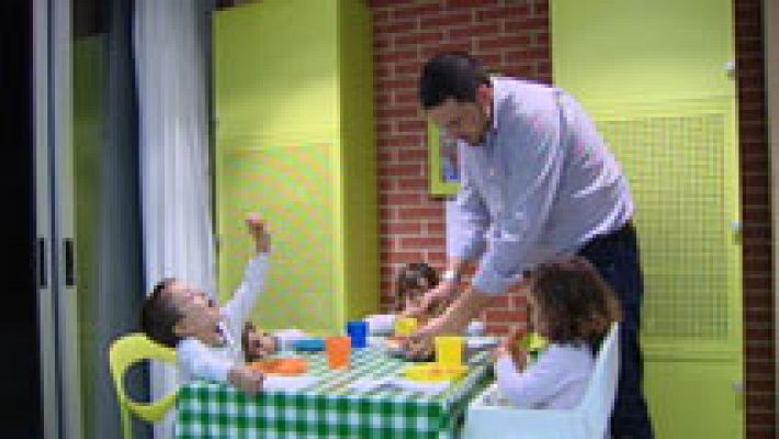 Telediario 1 - Hacienda desembolsa casi 200.000 pagos anticipados a los beneficiarios de los 'cheques familiares del IRPF'