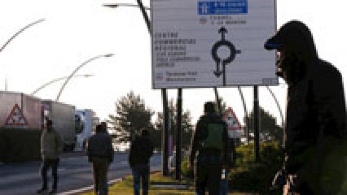 Telediario 1 - Muere uno de los 1.500 extranjeros que trataban de cruzar el túnel bajo el Canal de la Mancha