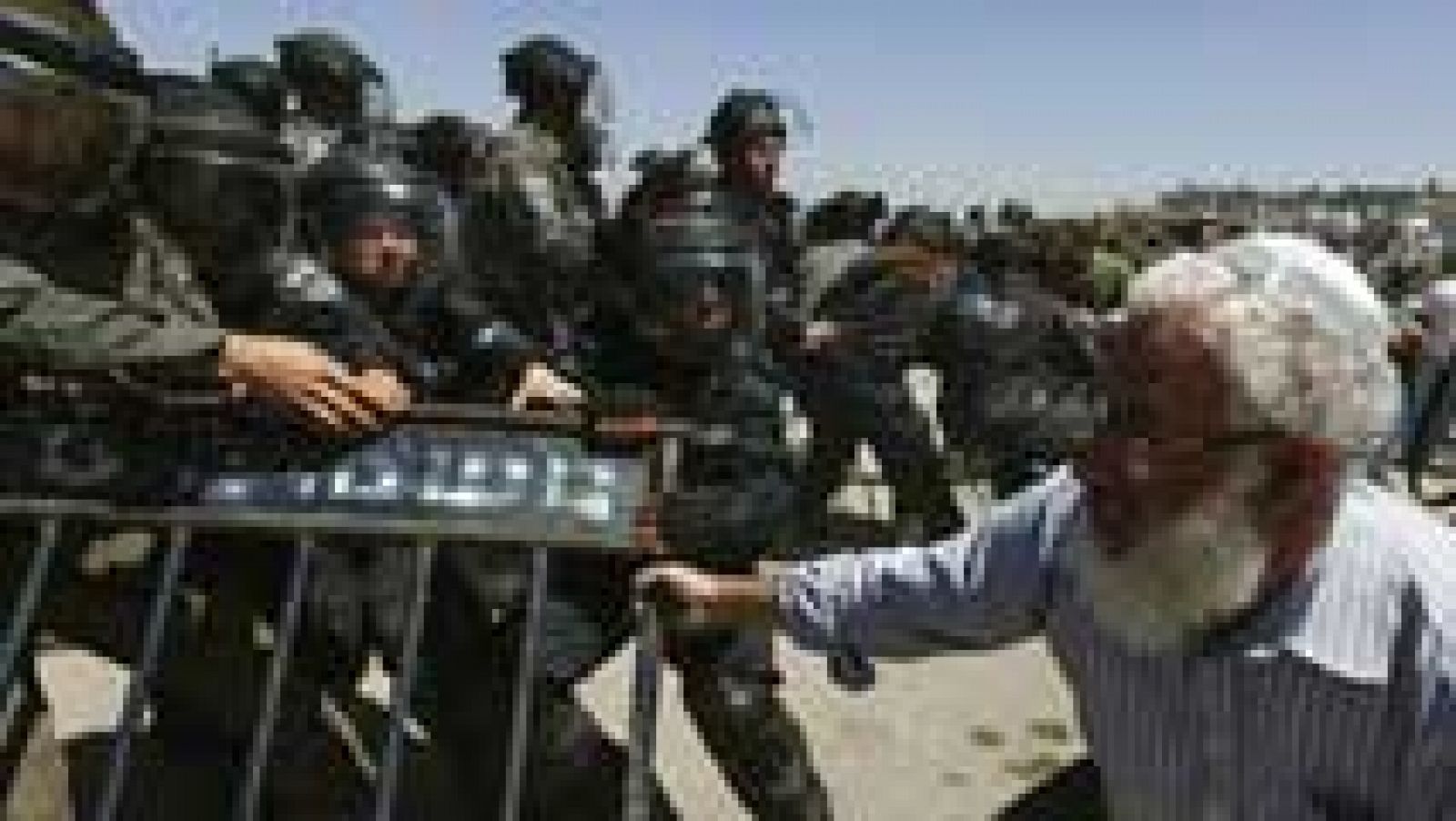 Telediario 1: Duros enfrentamientos entre colonos israelíes y el ejército por la demolición de dos edificios | RTVE Play