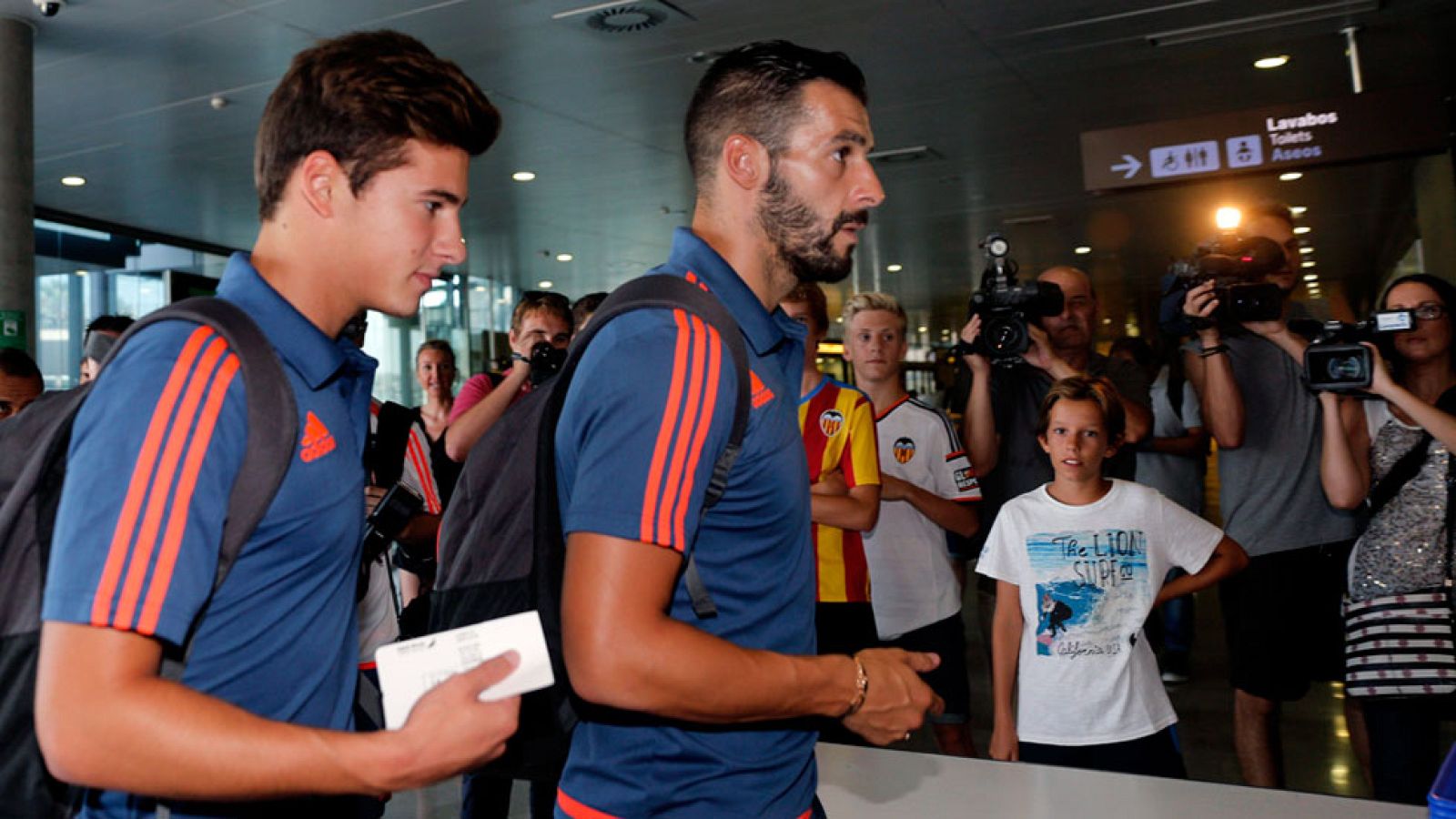 Negredo tiene difícil su continuidad en el Valencia | Ver