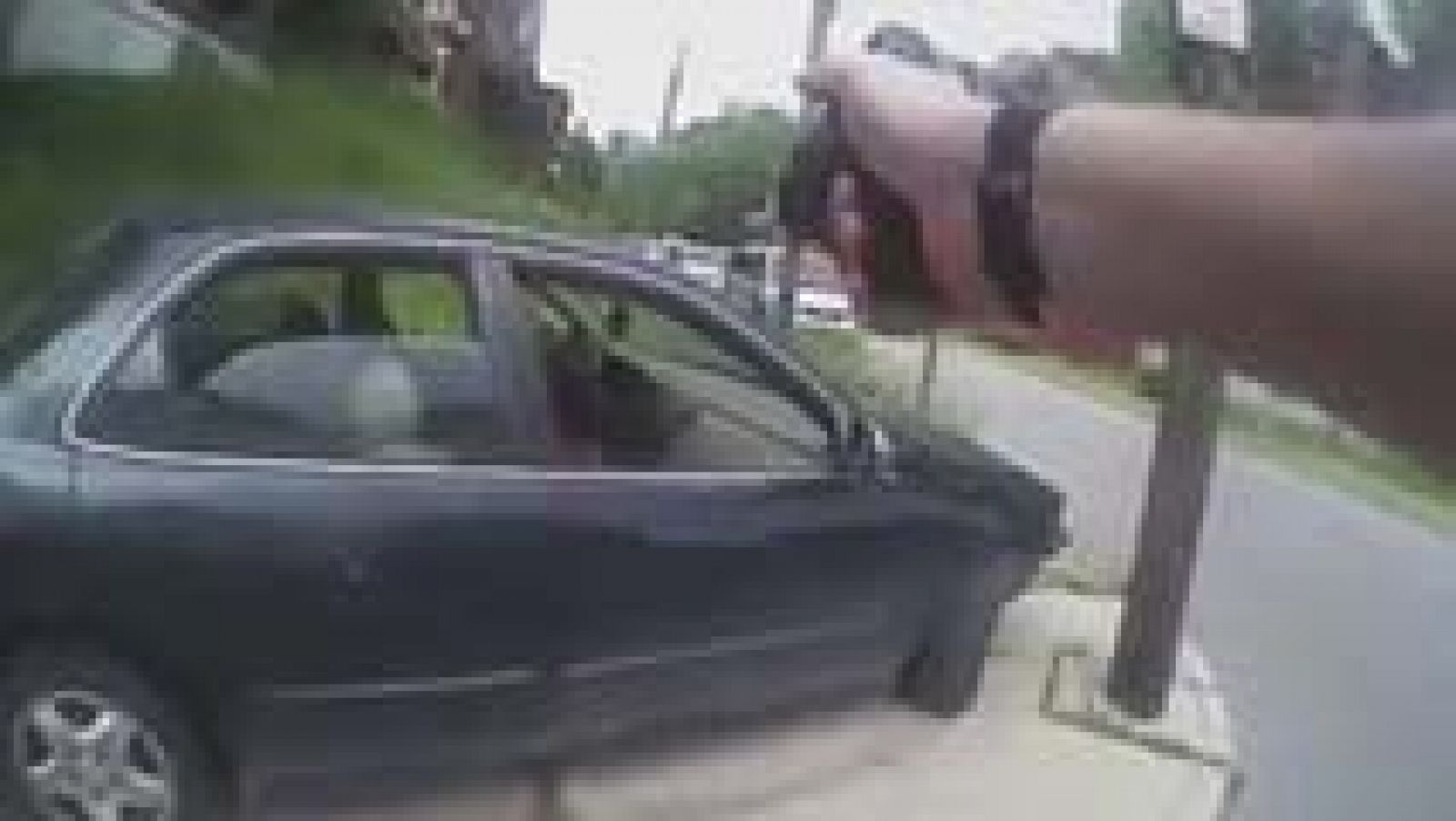 Otro policía blanco mata a un negro desarmado en EE.UU. | Ver