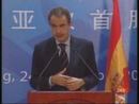 Zapatero insiste en ir a Washington