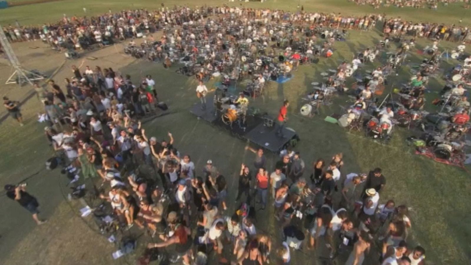 Mil músicos, una canción y un vídeo viral, ingredientes para que Foo Fighters toquen en tu pueblo
