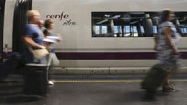 Telediario 1 - Comienzan las vacaciones de agosto de millones de españoles