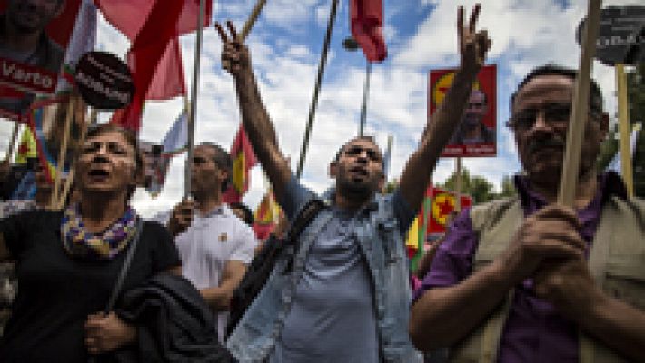 Telediario 1 - Turquía mantiene una intensa campaña de bombardeos