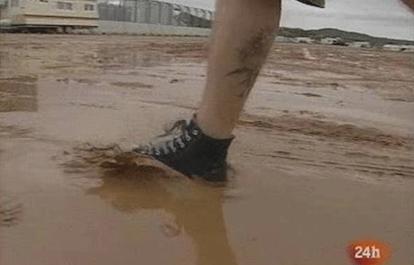 La lluvia convierte en un barrizal el circuito de Cheste.