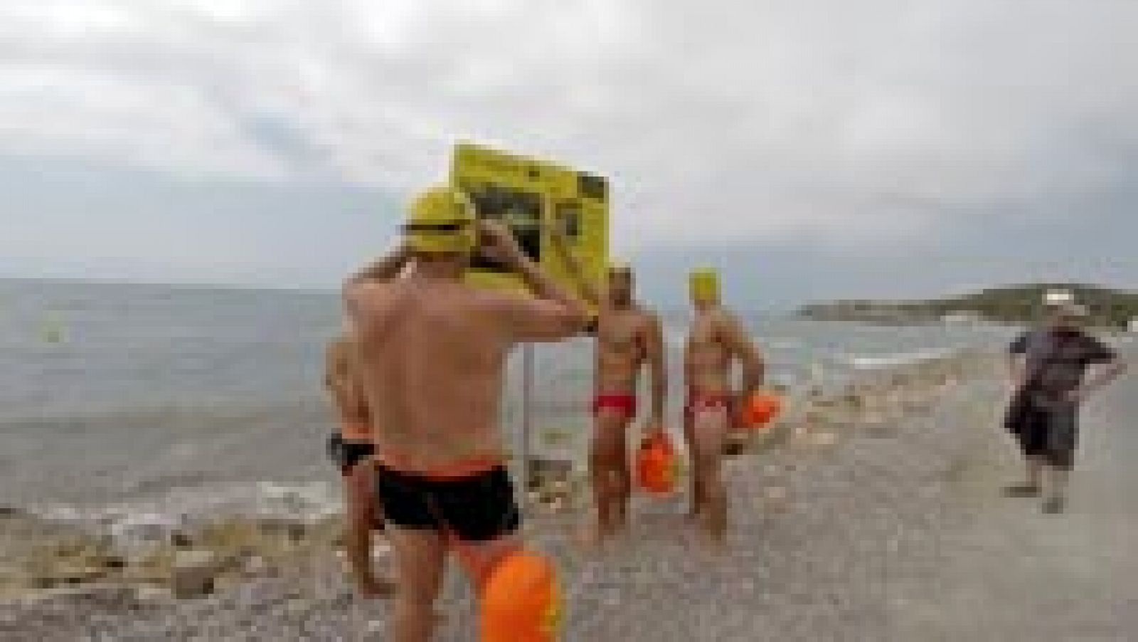 Telediario 1: Estrenan tres recorridos para nadar a mar abierto en Sitges | RTVE Play