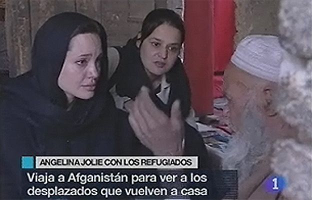  - Angelina Jolie con los refugiados