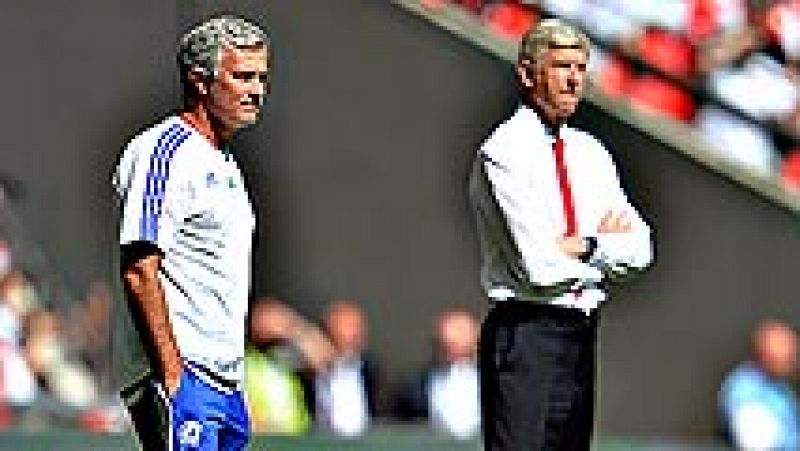 El entrenador del Chelsea, José Mourinho, ha criticado la  propuesta de juego que ha empleado Arsene Wenger para que el Arsenal  levantara este domingo la 'Community Shield' en Wembley, resumiendo  los noventa minutos en que "el equipo más defensivo 