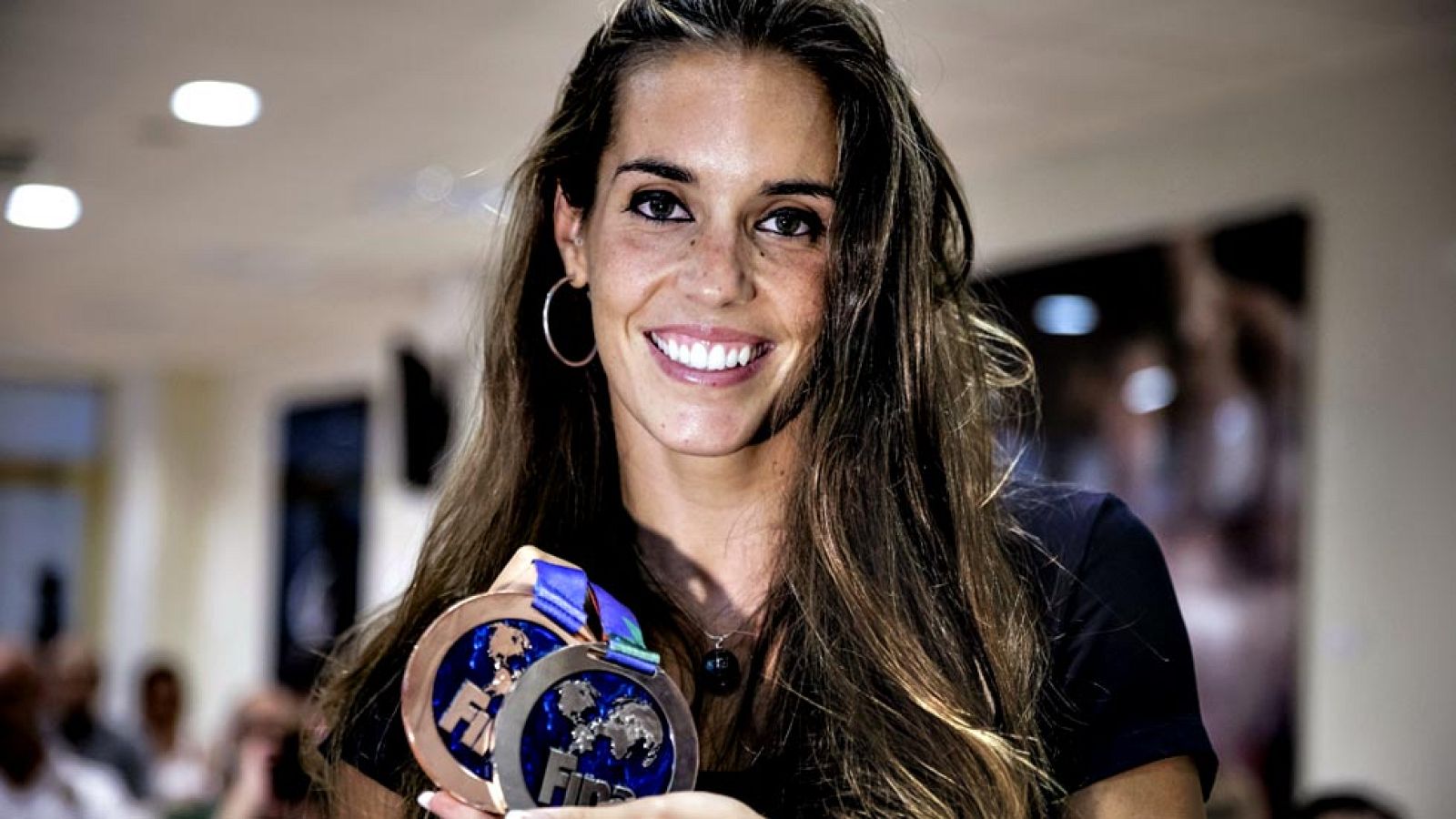 Ona Carbonell, doble medallista en los Mundiales de natación de Kazán (Rusia), afirmó en un acto celebrado este lunes en el Consejo Superior de Deportes con jóvenes de la natación sincronizada española, que la cita mundialista ha sido "difícil para t