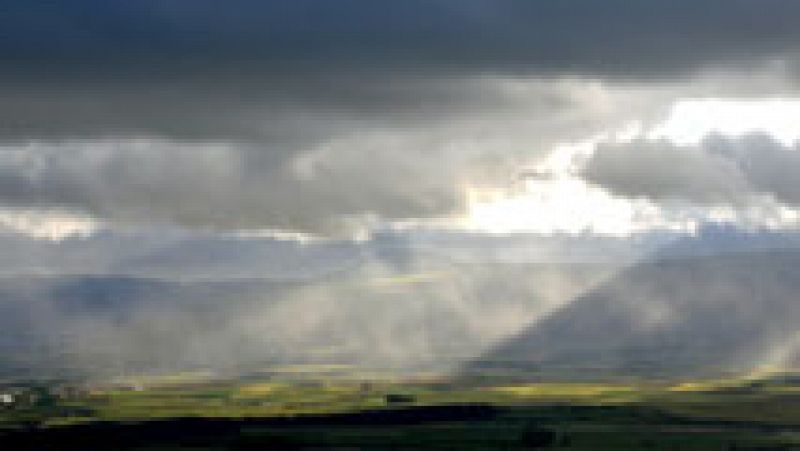 Chubascos y tormentas en Navarra y norte de Aragón