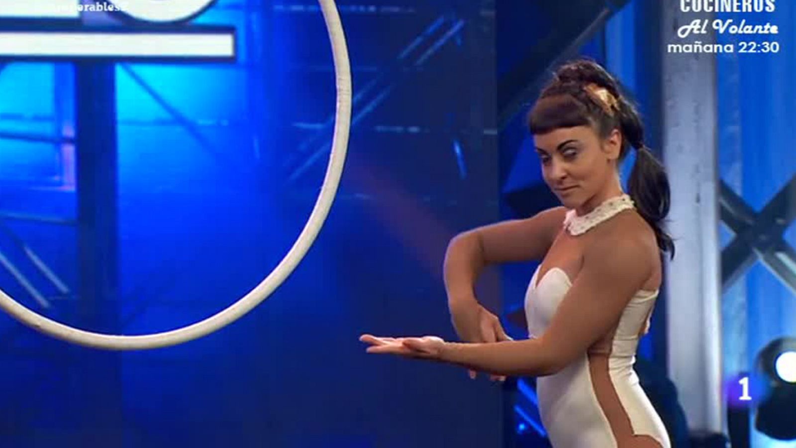 Insuperables - Gemma Watson Lou conquista a Pintingo en su aro aéreo