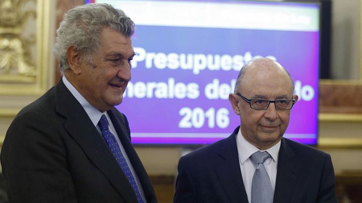 Montoro entrega en el Congreso el proyecto de ley de Presupuestos Generales del Estado para 2016