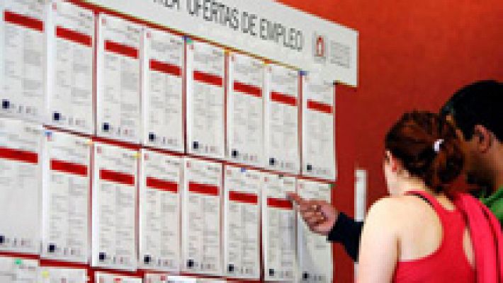 Telediario 1 - El número de parados registrados bajó en 74.028 personas en julio, con lo que el total se situó en 4.046.276