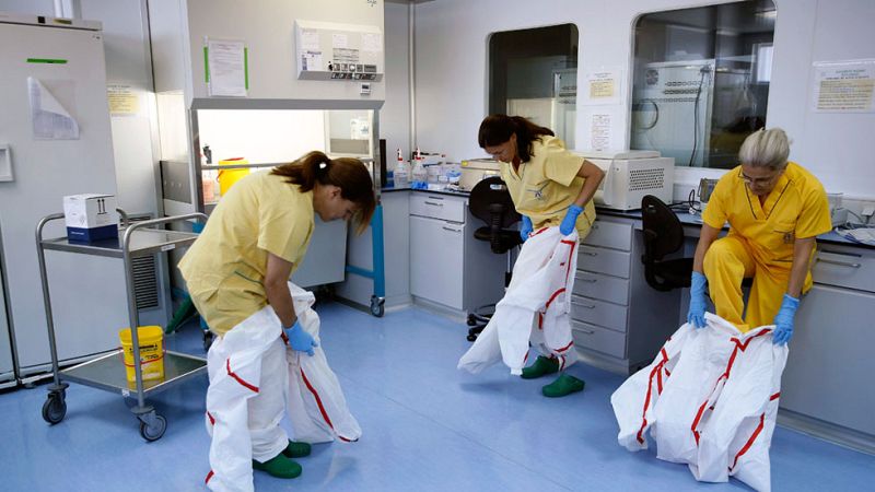 Un año del primer contagio por ébola, España se ha convertido en un referente en la lucha contra esta enfermedad