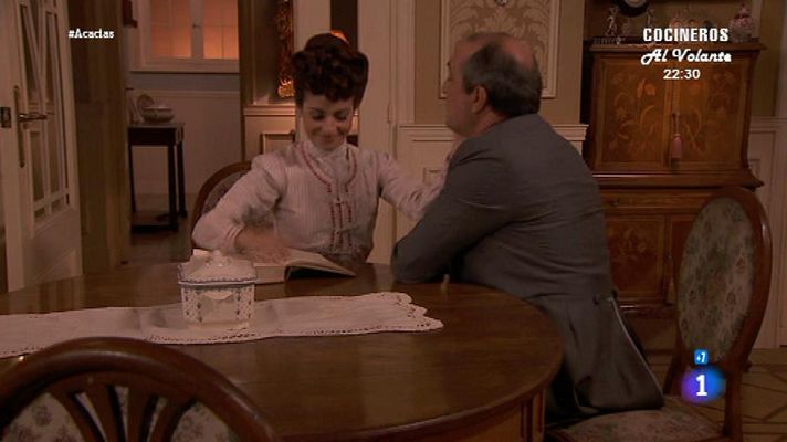 Acacias 38 - Trini comienza a leer por el consejo de Consuelo