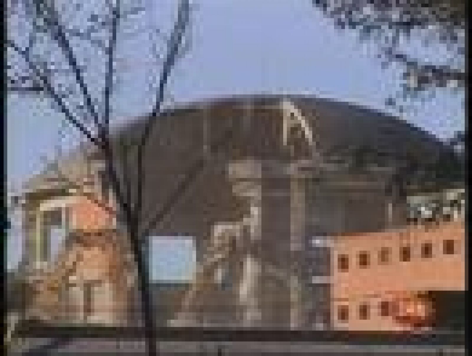 El derrumbe de la cúpula de Carabanchel activa el protocolo de emergencia | Ver