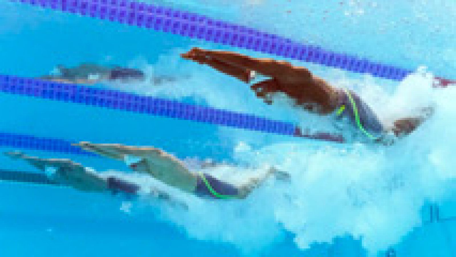 El relevo estadounidense mixto del 4x100 estilos, que se estrena en esta competición, ha conseguido el mejor tiempo en las series y por lo tanto ha batido el récord mundial con 3:42.33. Los estadounidenses formaron con Ryan Murphy, Kevin Cordes, Kend