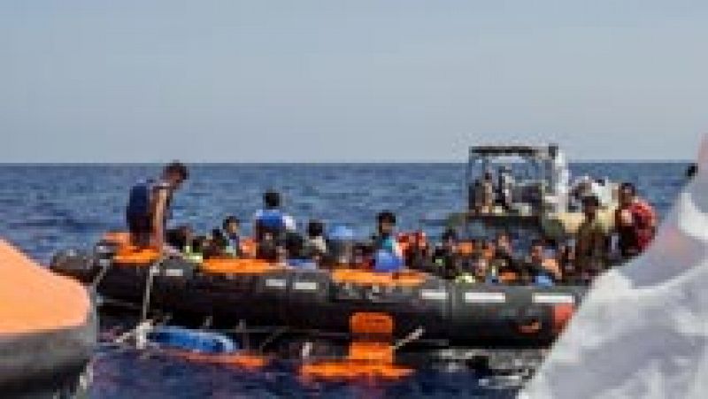 Al menos 25 migrantes mueren en el naufragio de una embarcación en el Canal de Sicilia
