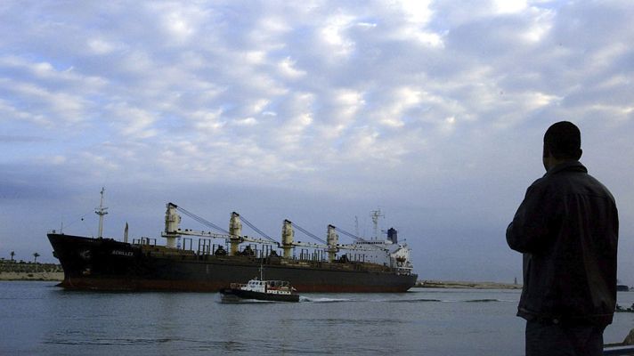 Telediario 1 - Se inaugura la ampliación del Canal de Suez que acorta el trayecto y permitirá acoger más barcos