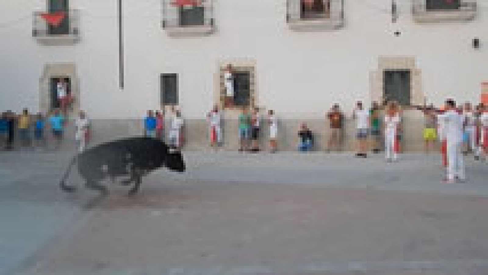 Telediario 1: Posible multa por disparar a un toro en Coria | RTVE Play