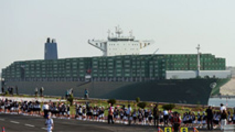 Por el Canal de Suez transita el 8% del comercio marítimo mundial