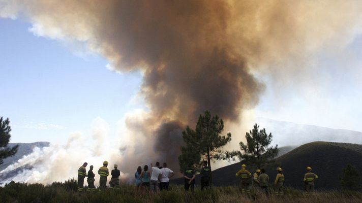 Telediario 1 - Arden casi 6.000 hectáreas en Cáceres y Murcia