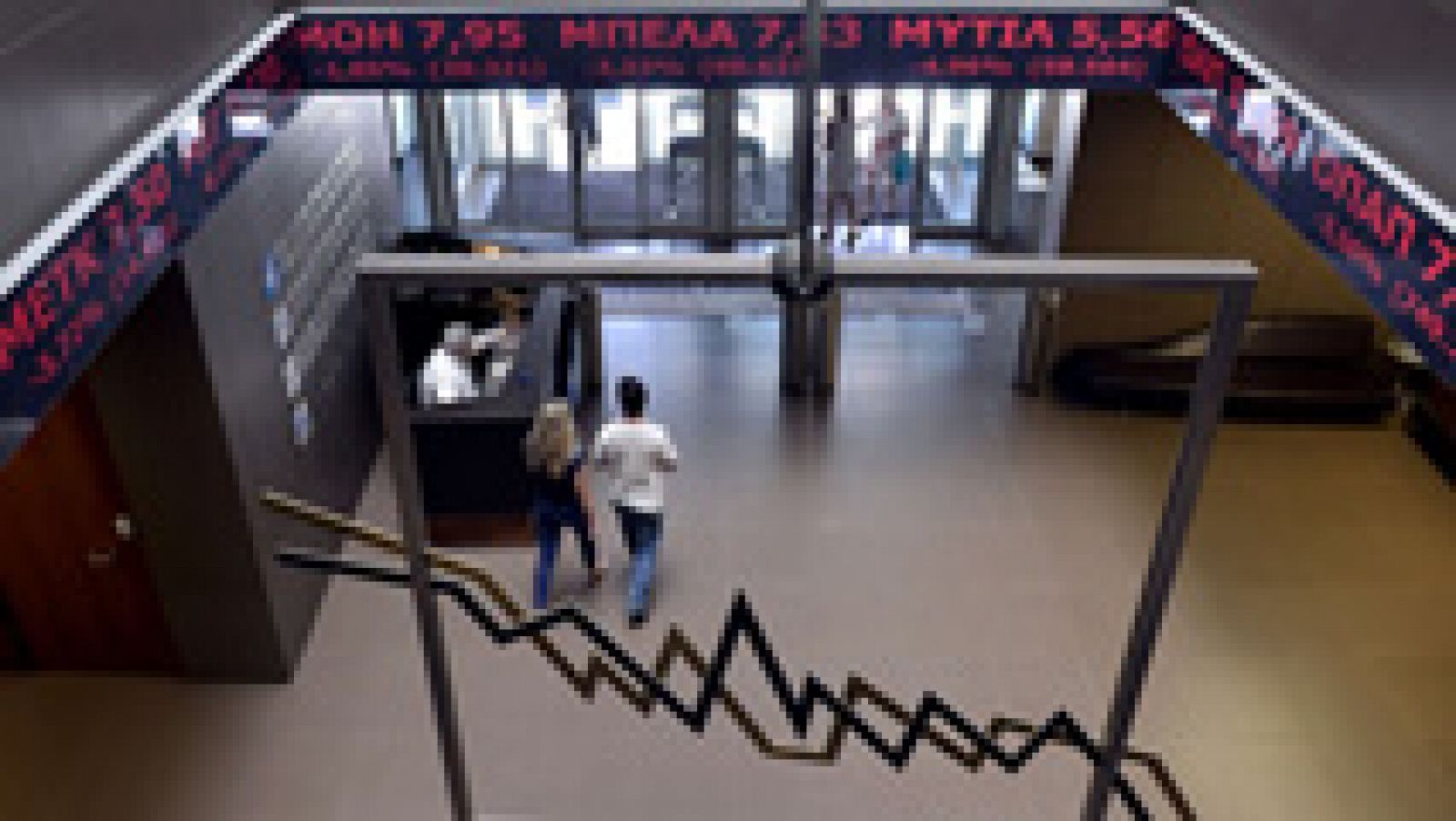 Telediario 1: La Bolsa de Atenas cierra la primera semana tras su reapertura con una caída acumulada del 15,12% | RTVE Play