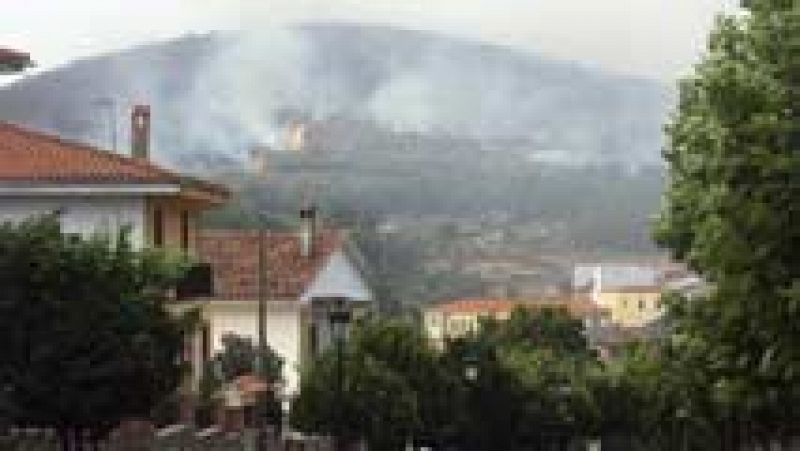 3.000 desalojados y casi 6.000 hectáreas calcinadas en el incendio en la Sierra de Gata
