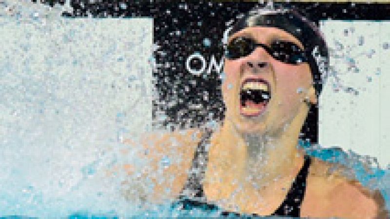 La estadounidense Katie Ledecki ha batido el récord mundial de los 800 libre con 8:07.39 y ha rebajado su tope mundial de la distancia en 3,61 segundos con lo que se ha batido el undécimo récord en los Mundiales de natación de Kazán.   Ledecky, ademá