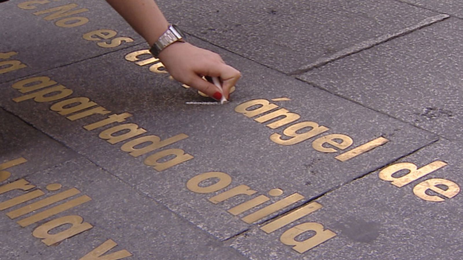 Brigadas anónimas denuncian los errores ortográficos de placas, rótulos y carteles en las redes sociales