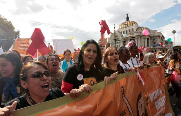 - Por los periodistas amenazados