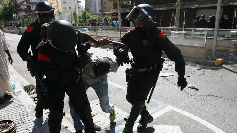 Muere un senegalés al saltar por el balcón de una vivienda en una operación contra el top manta en Salou
