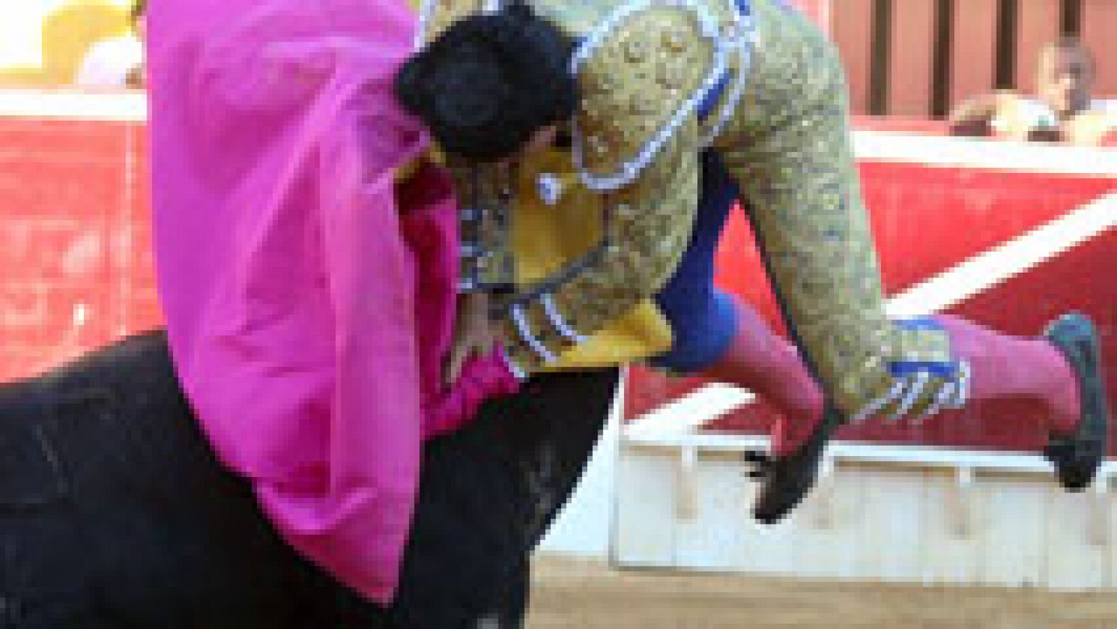 Rivera Ordóñez sigue grave tras la cogida, pero fuera de peligro