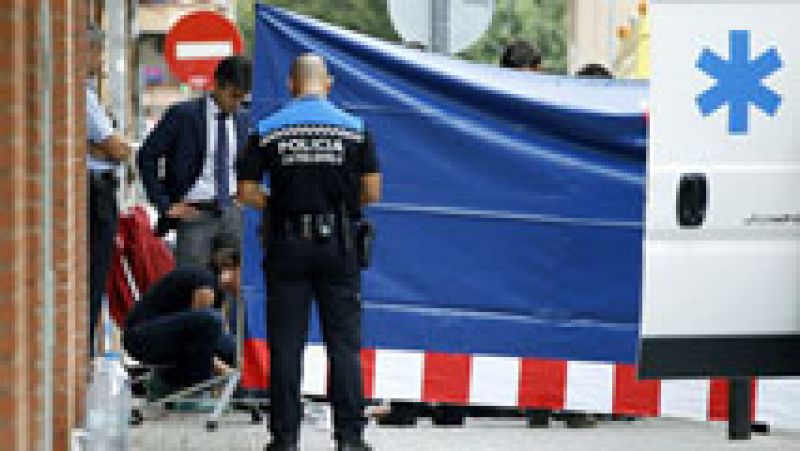 Un hombre mata a su expareja con un machete en plena calle cuando la mujer salía de su casa en Castelldefels